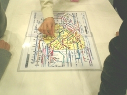 「東京警視庁」は深浦さん自作のゲーム。東京の路線図を使います。